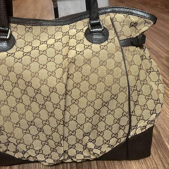 A299- 💯 % authentic Gucci shoulder bag - Picture 6 of 16